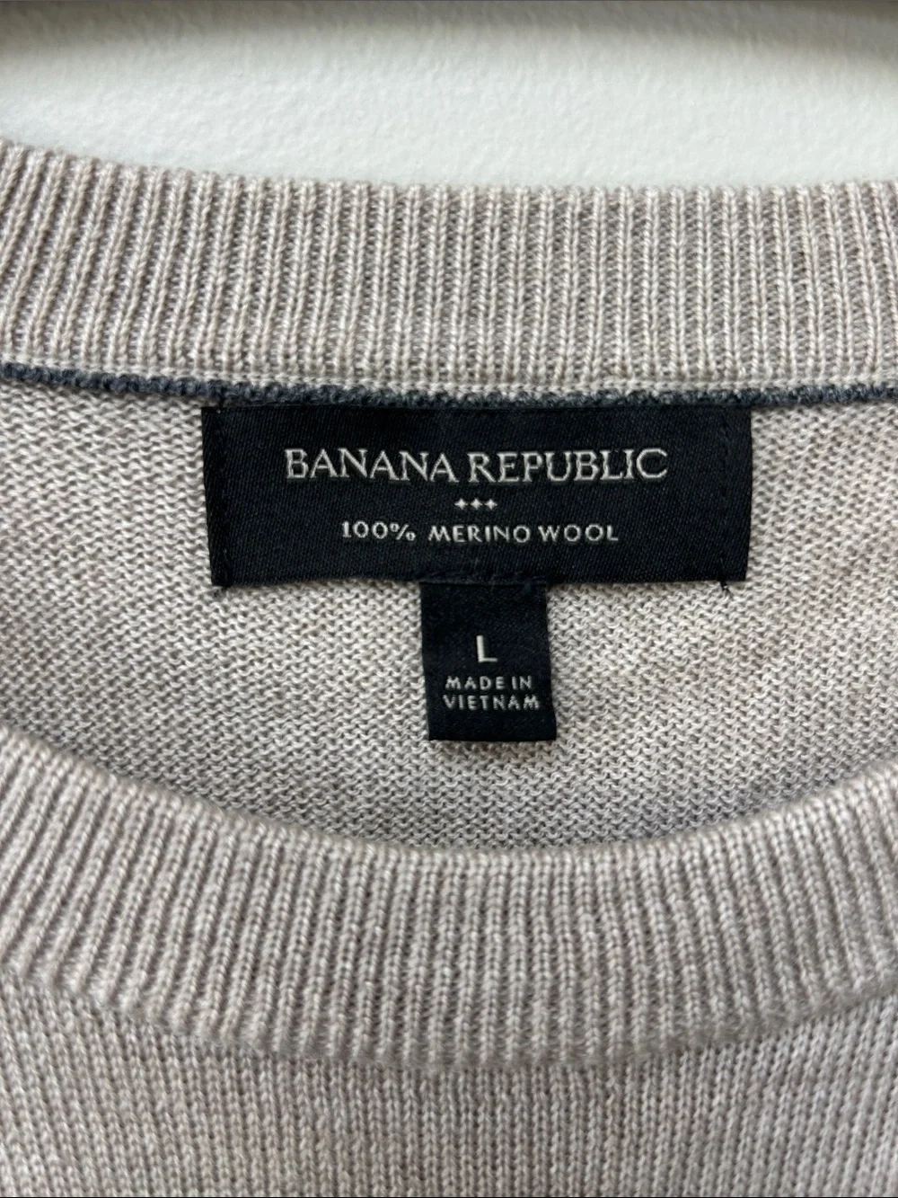 Banana Republic Large Men's Crewneck Sweater in Oatmeal 100% Marino Wool